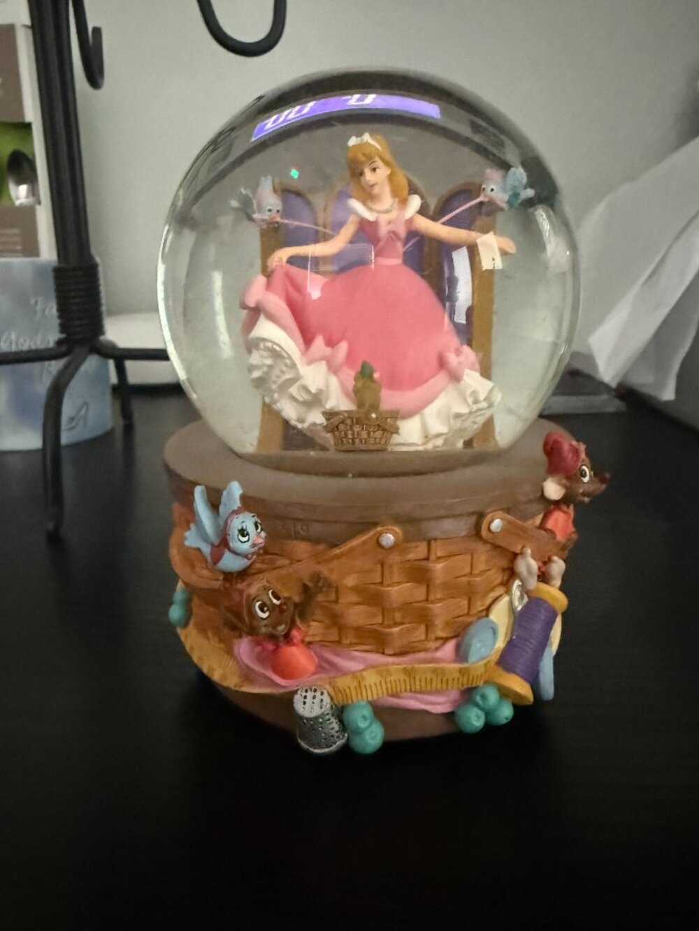 Enesco Disney Cinderella Musical Snow Globe Sing Of Sixpence Sewing Basket Mouse - Picture 2 of 5